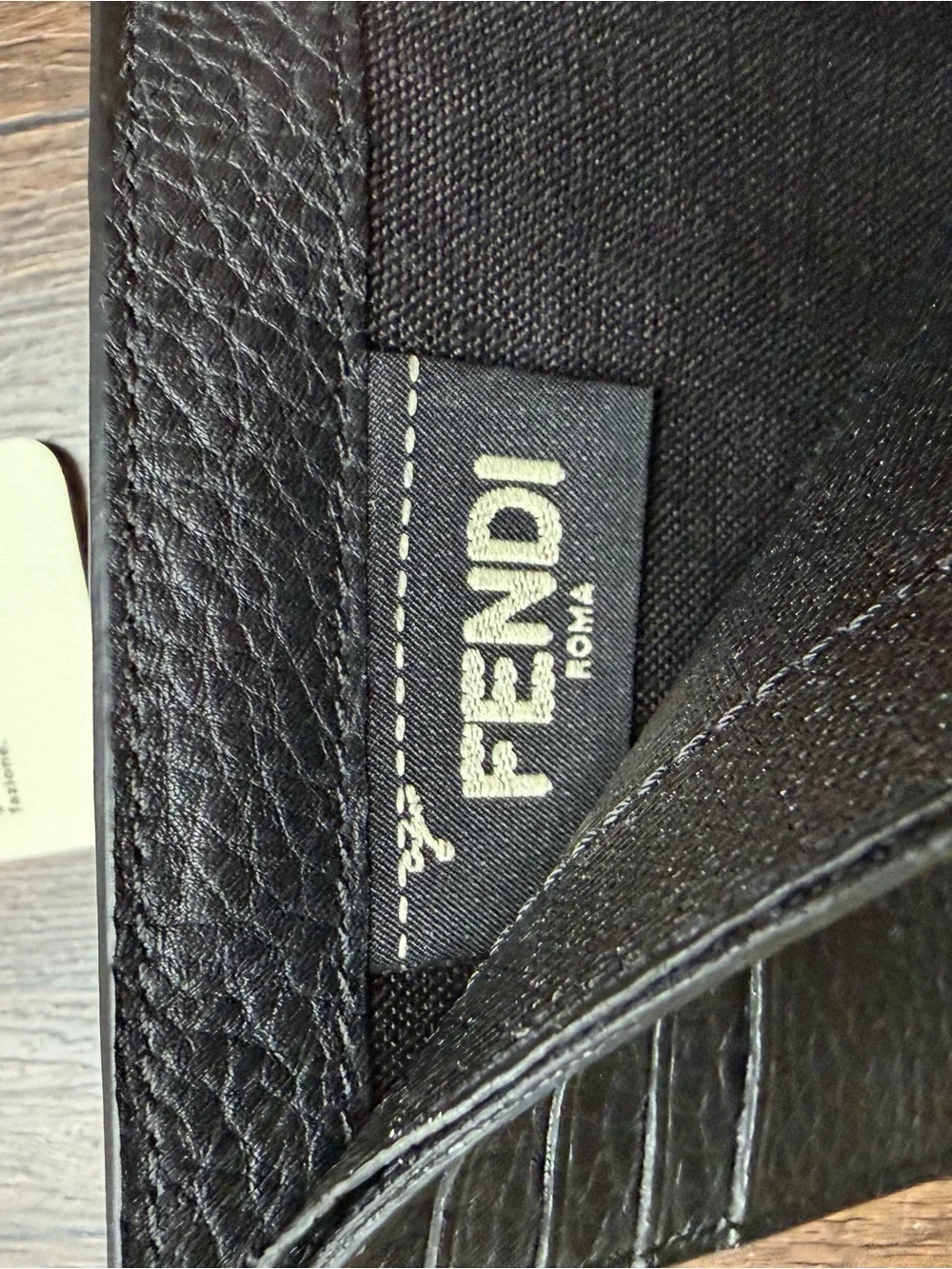 FENDI Selleria Bifold Wallet Black Cuoio Romano Pebble Leather Metal Stitch NEW